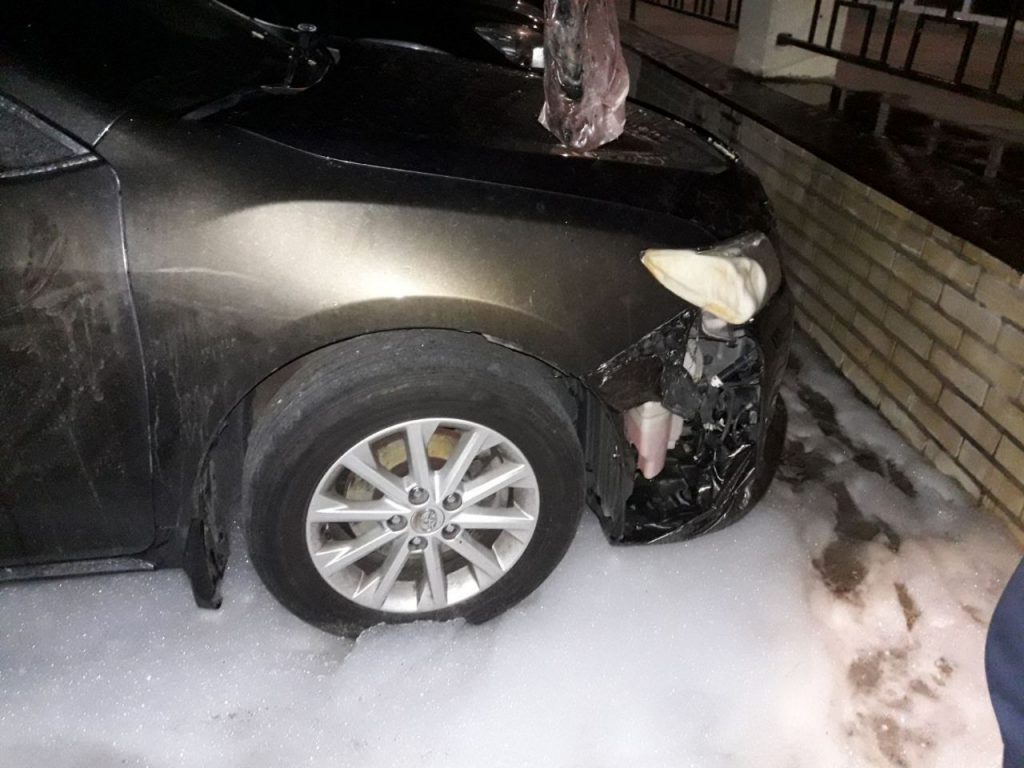 Спасатели не сообщают причину, по которой на парковке сгорел Lexus кандидата в мэры (фото)