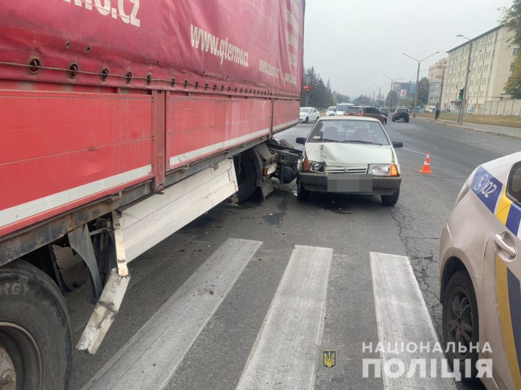 В Харькове произошло ДТП с участием трех автомобилей (фото)