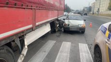 В Харькове произошло ДТП с участием трех автомобилей (фото)