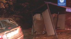 В Харькове водитель Daewoo въехал в остановку (фото)