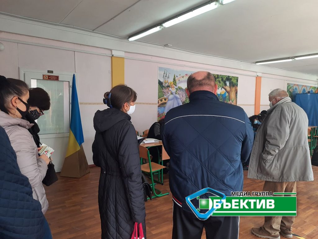 Явка на местные выборы 2020 года составила 36,98%. В Харькове проголосовало около 32% избирателей
