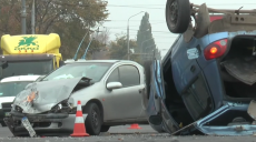 Аварія на проспекті Льва Ландау. Від удару Daewoo перекинувся тричі (відео)