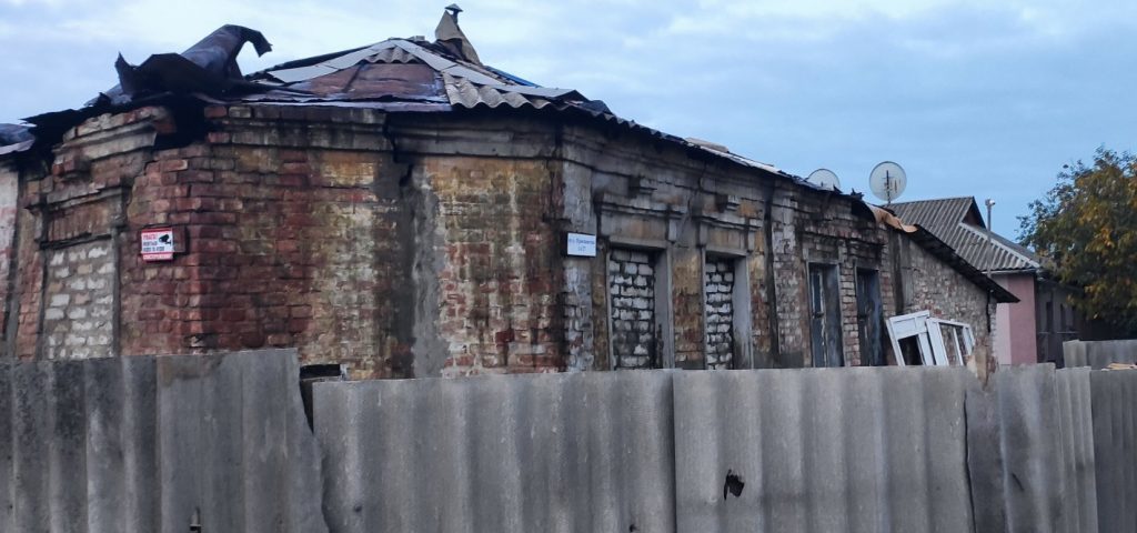 В Харькове спасатели ликвидировали пожар в частном доме (фото)