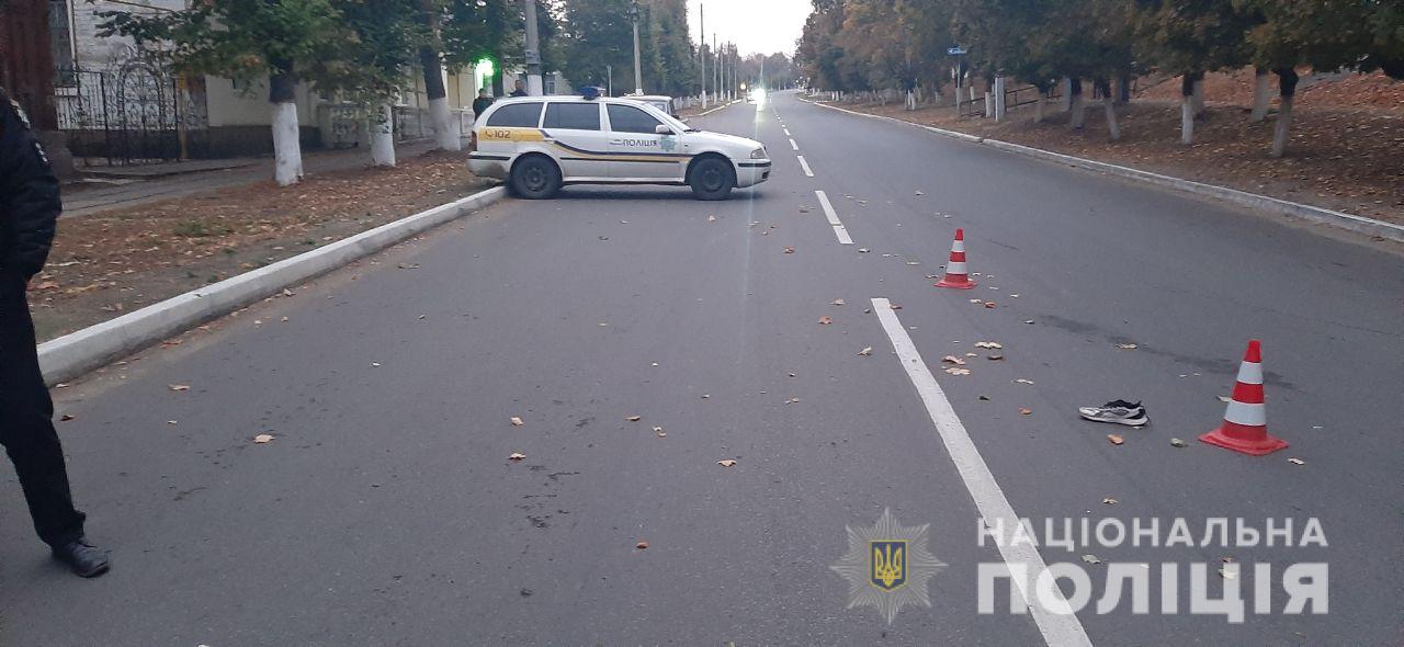 Полиция разыскивает водителя автомобиля, который насмерть сбил пешехода в Купянске (фото)