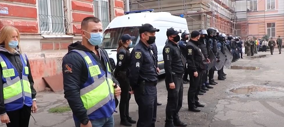 Копи, рятувальники та авіація: як на Харківщині слідкуватимуть за порядком під час виборів (відео)