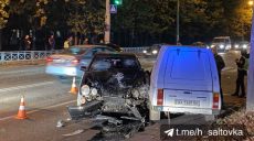 В Харькове при столкновении трех авто пострадали два человека (фото)