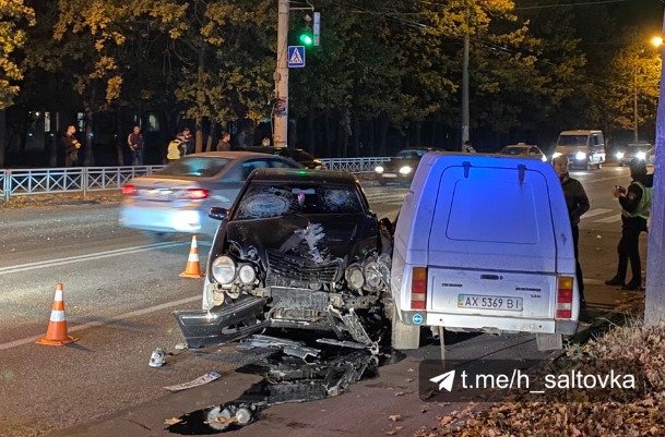 В Харькове при столкновении трех авто пострадали два человека (фото)