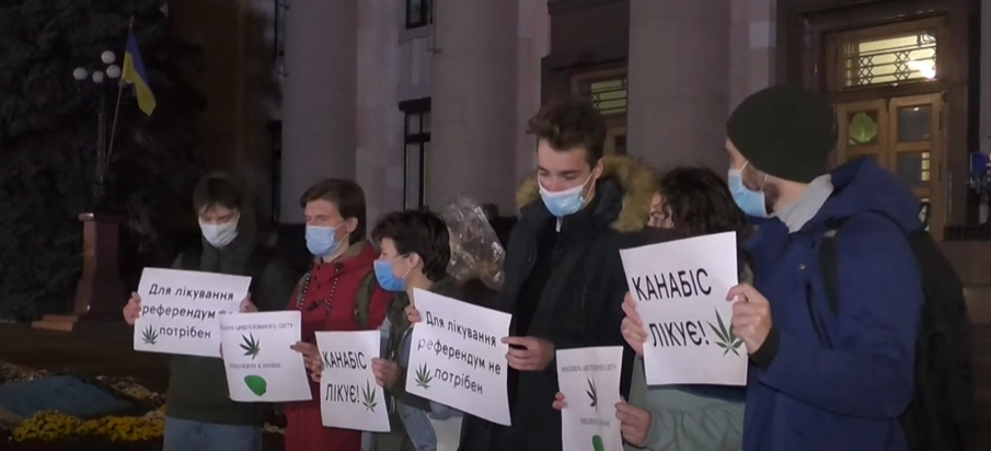 «Маємо право на медичний канабіс»: харківські студенти підтримали всеукраїнську акцію (відео)