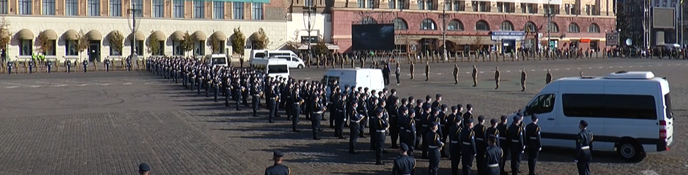 На майдані Свободи попрощалися із загиблими в авіатрощі під Чугуєвом (відео)