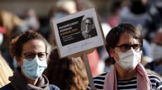 Во Франции прошла акция памяти учителя, обезглавленного исламистом