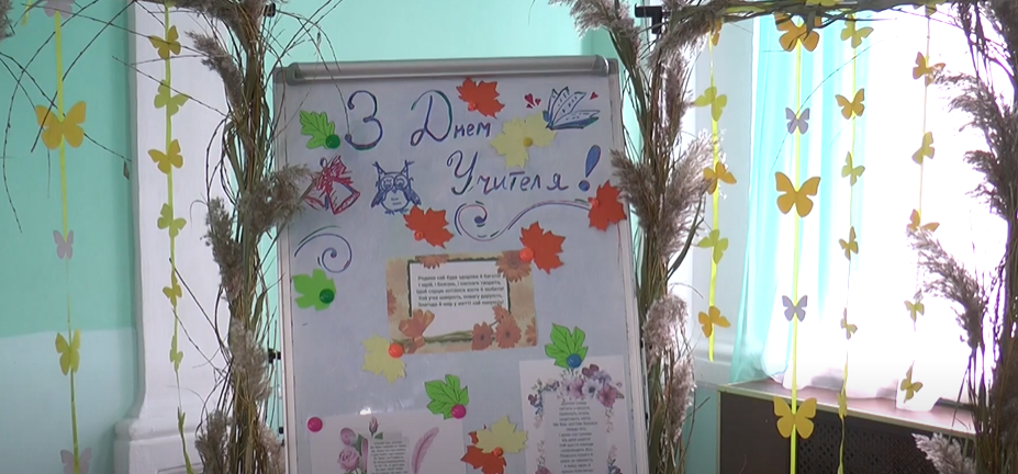 Без концертів та урочистостей: у Харкові відзначили День учителя
