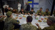 «Тарелки Зеленского». Ермак назвал фото с передовой самым странным фейком года
