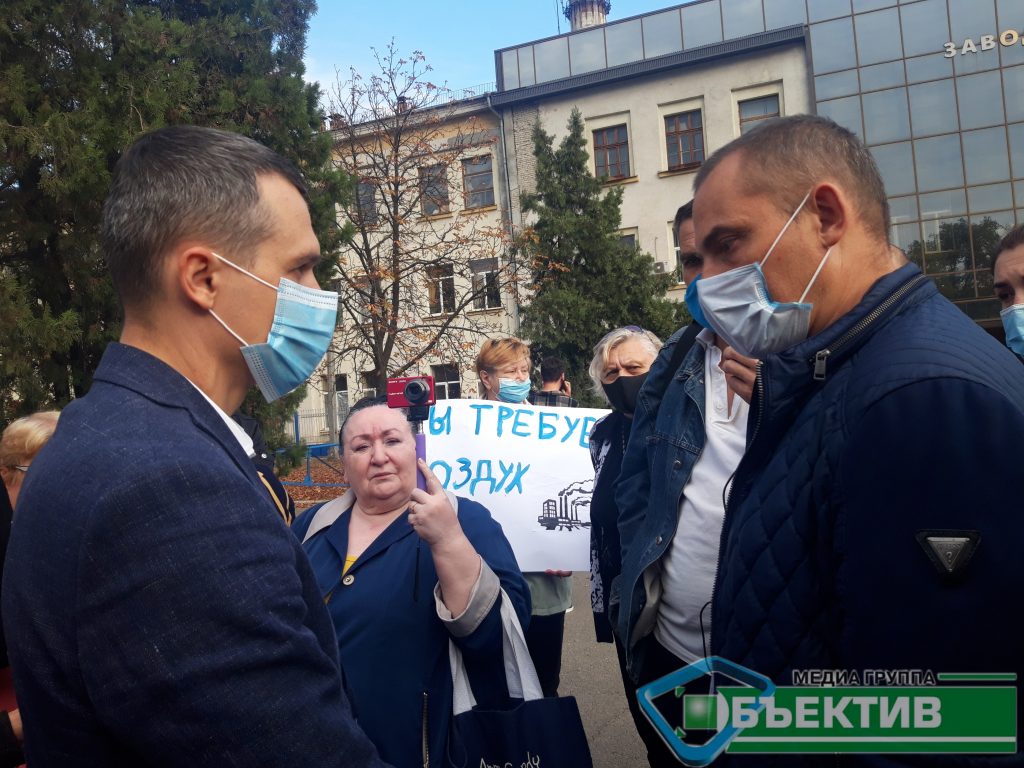 Під час зустрічі з губернатором активісти руху «Антикоксохім» вимагали закриття заводу (відео, фото)