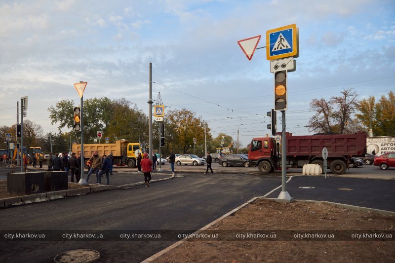 На перекрестке перед Велозаводским мостом установили светофоры