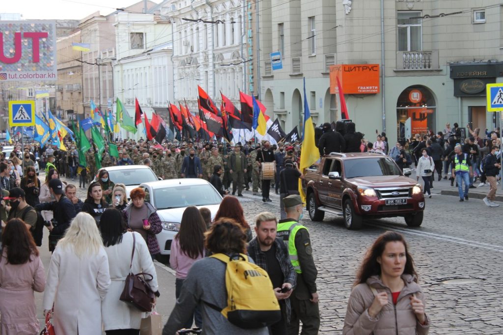 Із волинкою та 50-метровим стягом: у Харкові відзначили День захисника України (відео)