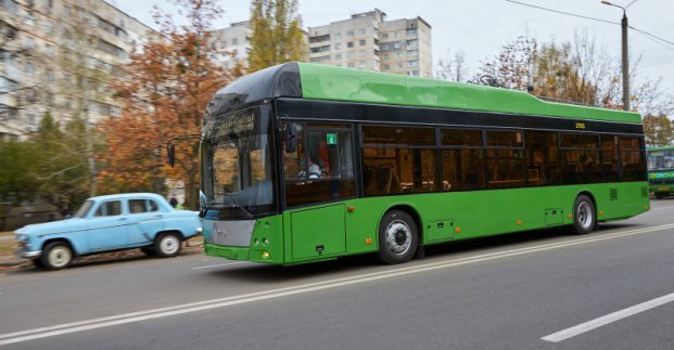Wi-Fi, USB-разъемы и кондиционер: на Северной Салтовке начали курсировать пять троллейбусов с автономным ходом