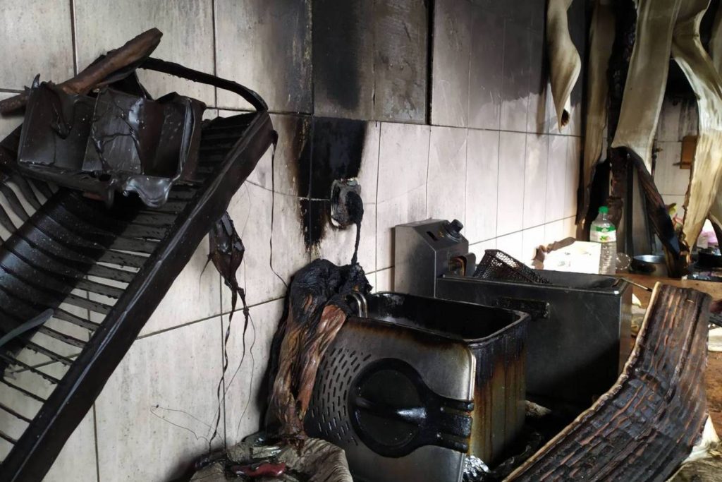 В Солоницевке из-за короткого замыкания едва не сгорело кафе (фото)