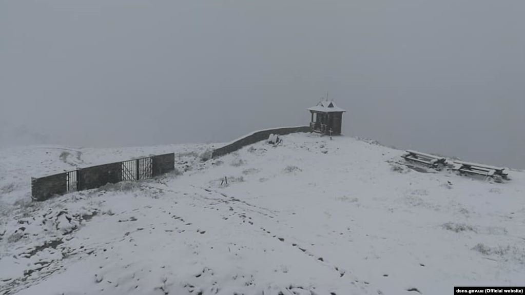 Карпати вкриті снігом, існує загроза для туристів (фото)