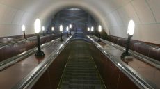 Харьковчане просят заменить неудобные двери на входах в метро