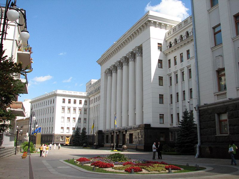 Зеленский предложил усилить уголовную ответственность за коррупцию