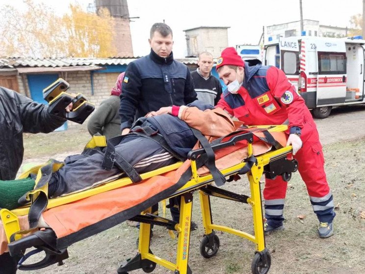 В Купянском районе спасатели помогли пенсионерке, упавшей в погреб