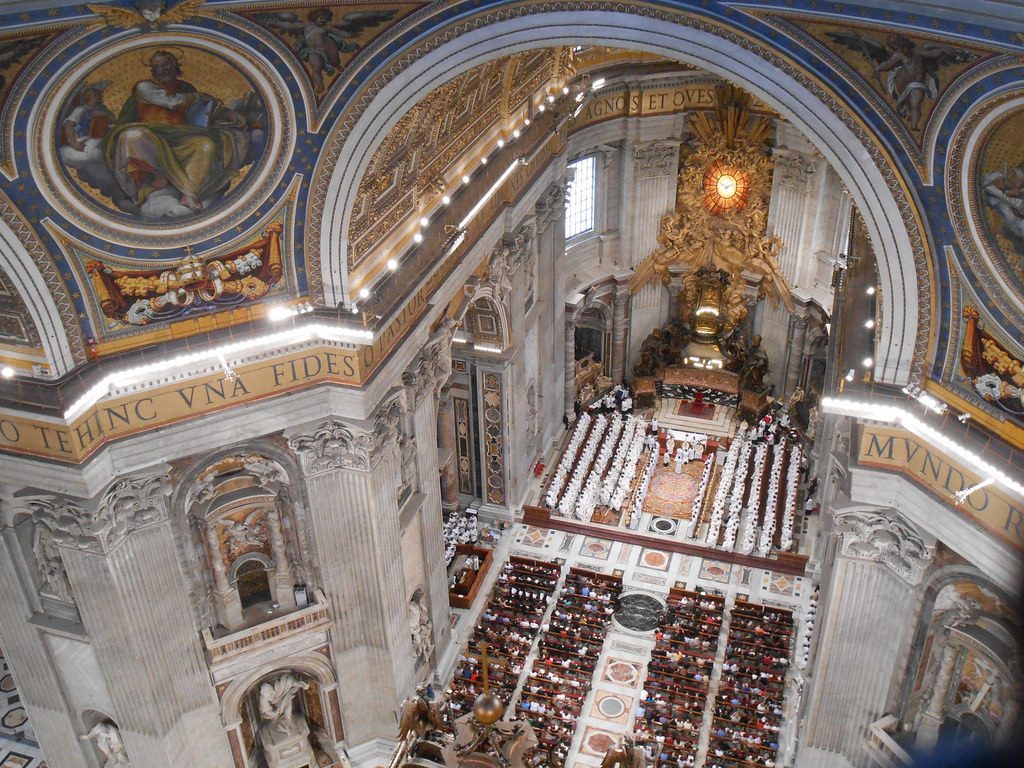 Коронавирус стал причиной отмены массового празднования католического Рождества в Ватикане