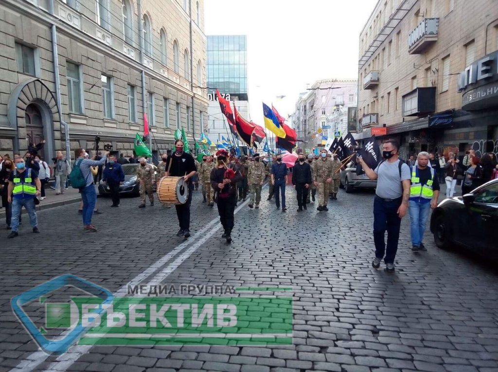 У Харкові проходить хода захисників України (відео, фото)