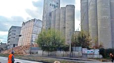 Часть заброшенного элеватора на улице Евгения Котляра взорвали в Харькове (видео)