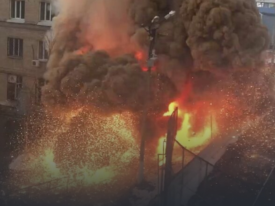 В Челябинске в больнице, где принимают пациентов с COVID-19, взорвалась кислородная будка (видео)