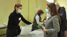 На Харківщині 4 виборчі дільниці не відкрилися вчасно (відео)