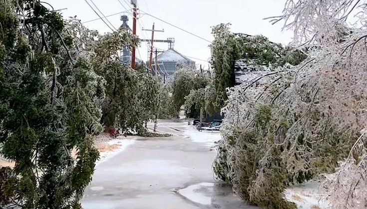 В США два штата пострадали от ледяного шторма (видео)