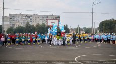 В харьковской школе №61 открыли обновленный стадион