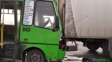 На трасі під Харковом – потрійна ДТП за участю пасажирського автобуса (фото)
