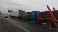 На съезде к проспекту Гагарина произошла аварии с участием двух грузовиков (фото)