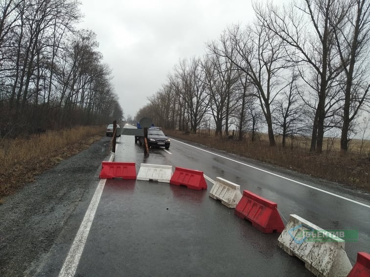 Без ям та вибоїн: через п’ять років траса-довгобуд під Харковом стала проїзною (фото)