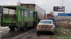 На Кільцевій дорозі у аварію потрапив пасажирський автобус (відео)