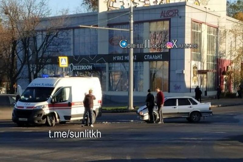 В Харькове «скорая» попала в ДТП (фото)