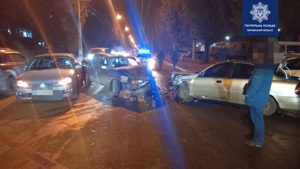 В Харькове в тройном ДТП пострадал водитель (фото)
