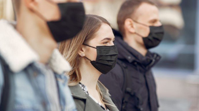Украинцев могут начать штрафовать за отсутствие маски без рассмотрения дела в суде