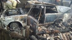 На Харьковщине автомобиль сгорел вместе с гаражом (фото)