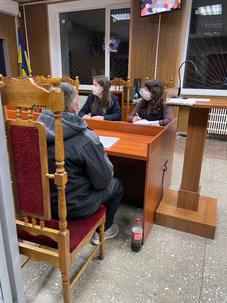Житель Житомира, который развращал 11-летнюю девочку на Харьковщине, взят под стражу