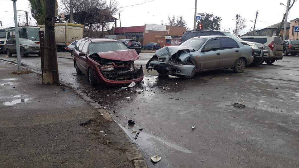 В ДТП на Гольдберговской пострадали три человека (фото)