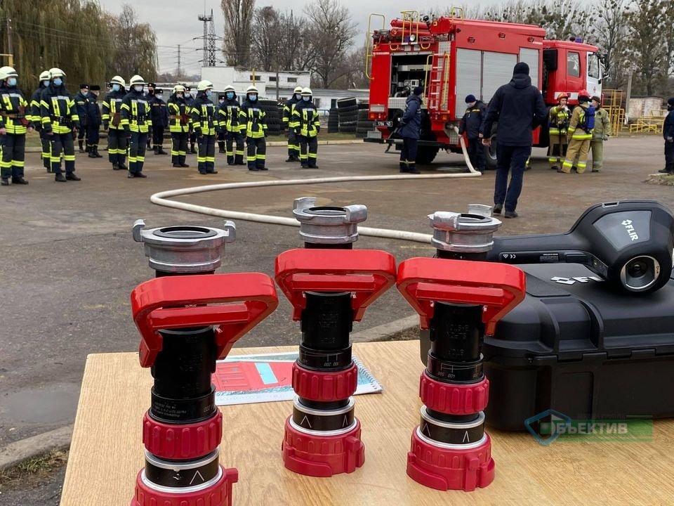 Харківські рятувальники гасили пожежу в університеті цивільного захисту (фото, відео)