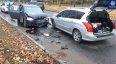 В Харькове водитель Paugeot выехал «на встречку» и столкнулся  с Dacia Logan (фото)