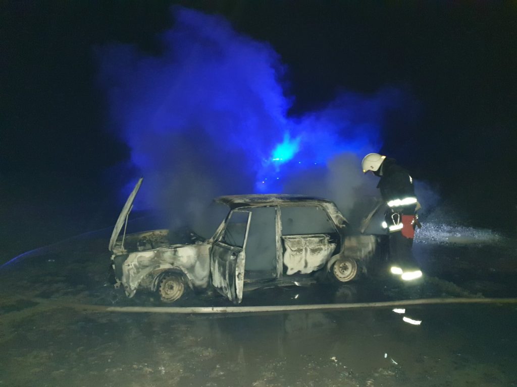 На Харьковщине сгорел автомобиль (фото)
