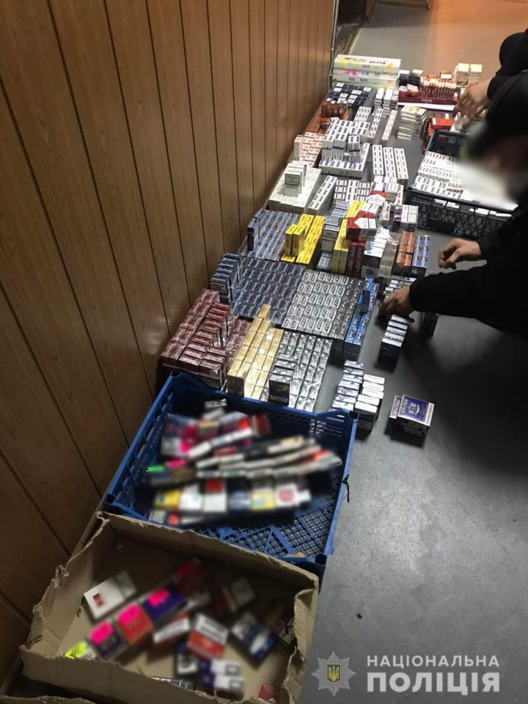 В Немышлянском районе Харькова полиция закрыла незаконную продажу безакцизных сигарет