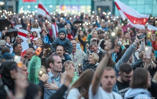 Британия протестует против карантина, Франция — против цензуры, Беларусь и Израиль — против власти