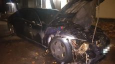 Полицейские устанавливают обстоятельства возгорания двух автомобилей за полтора часа на одной и той же улице