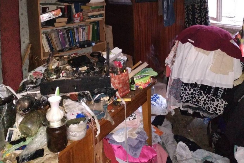 В Харькове из-за хозяйки сгорела квартира в жилом доме (фото)