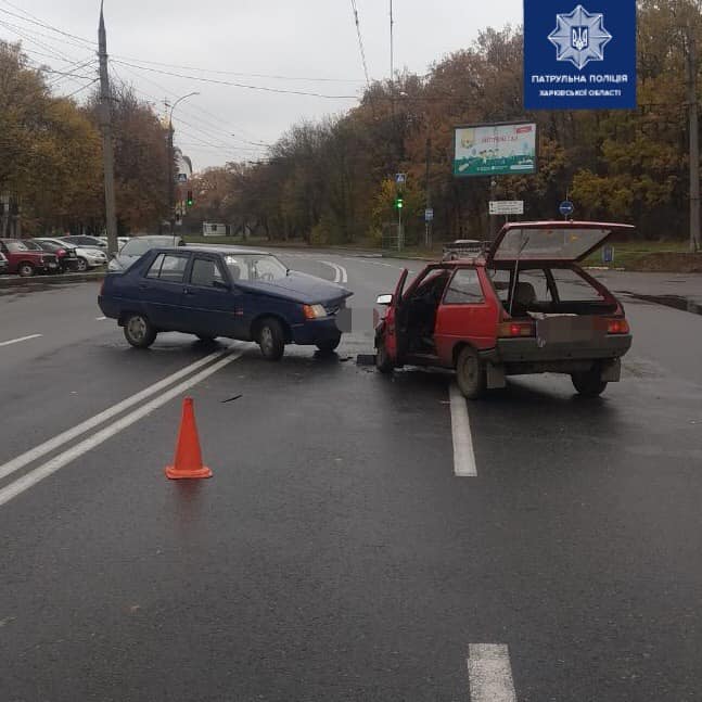 В результате ДТП с участием трех автомобилей госпитализированы два водителя (фото)